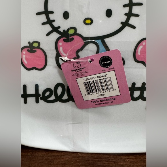 2024 Collection Hello Kitty & Apples 🍎 🎀 Set of 4 Melamine Plates -  NEW - Picture 4 of 8